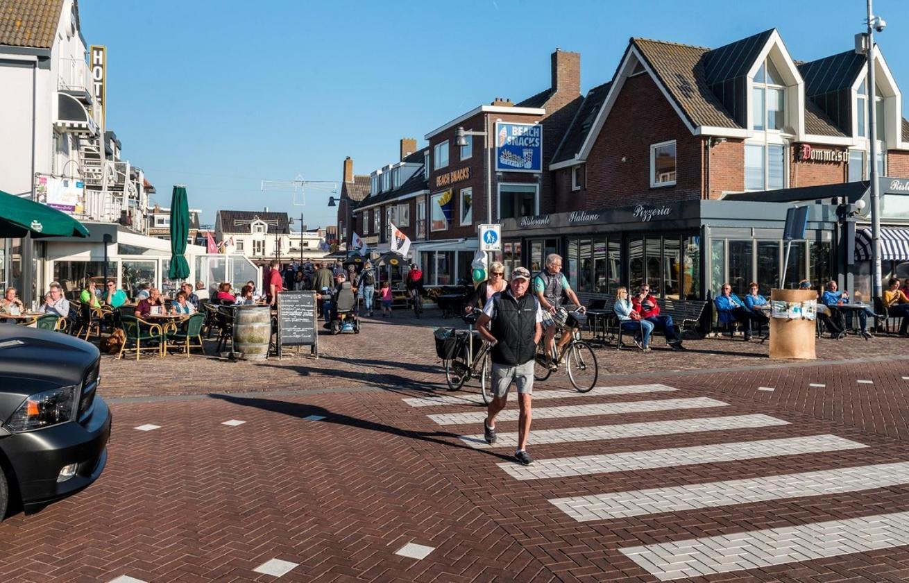 Beach House Met Parkeerplaats In Het Centrum 에크몬드안지 외부 사진